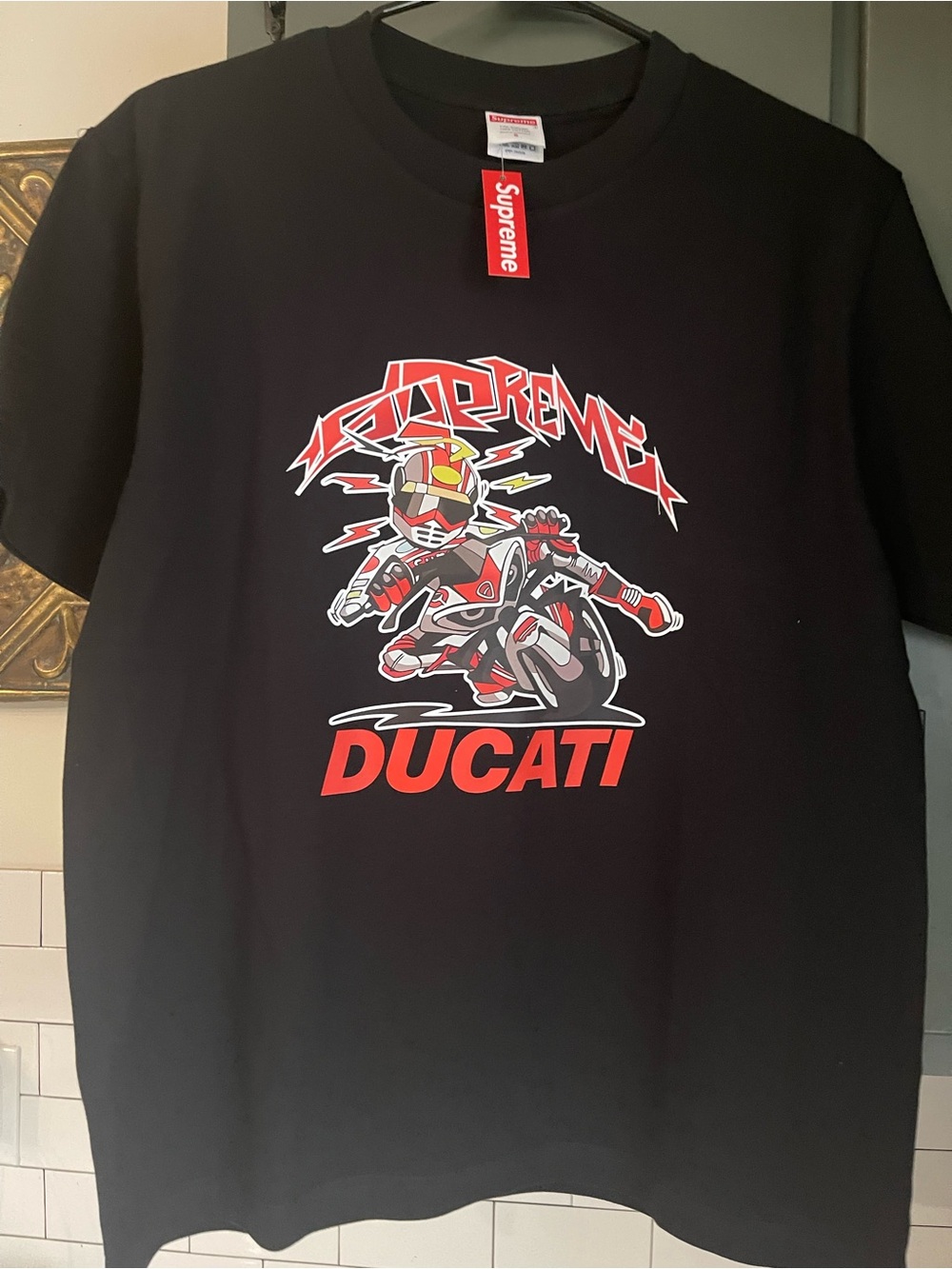 Men’s Graphic Design Tee Size S.